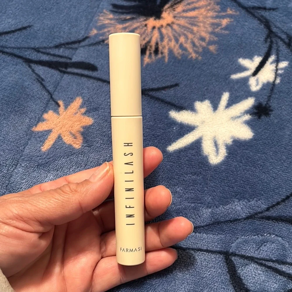 Farmasi Infinilash Mascara in Cream and Black